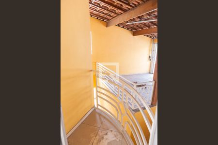 Casa à venda com 160m², 3 quartos e 2 vagas Casa à venda com 160m², 3 quartos e 2 vagasSacada do Quarto 3