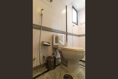 Apartamento para alugar com 220m², 3 quartos e 4 vagas Apartamento para alugar com 220m², 3 quartos e 4 vagasBanheiro do Quarto 2