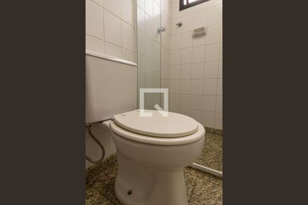 Apartamento para alugar com 220m², 3 quartos e 4 vagas Apartamento para alugar com 220m², 3 quartos e 4 vagasBanheiro de serviço
