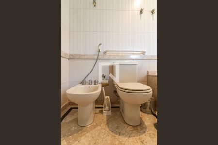 Apartamento para alugar com 220m², 3 quartos e 4 vagas Apartamento para alugar com 220m², 3 quartos e 4 vagasBanheiro do Quarto 1