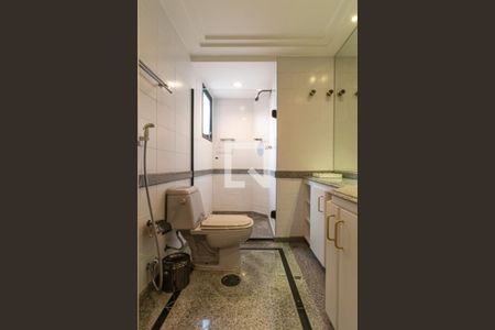 Apartamento para alugar com 220m², 3 quartos e 4 vagas Apartamento para alugar com 220m², 3 quartos e 4 vagasBanheiro do Quarto 2