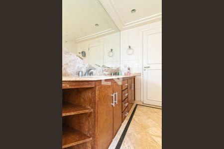 Apartamento para alugar com 220m², 3 quartos e 4 vagas Apartamento para alugar com 220m², 3 quartos e 4 vagasBanheiro do Quarto 1