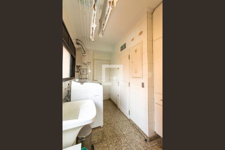 Apartamento para alugar com 220m², 3 quartos e 4 vagas Apartamento para alugar com 220m², 3 quartos e 4 vagasÁrea de Serviço