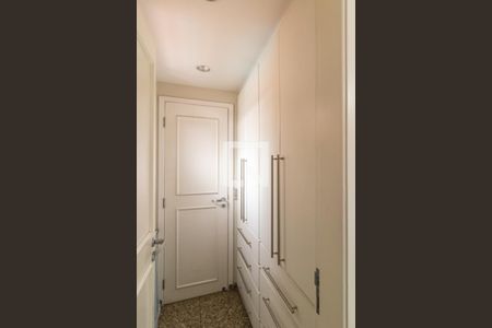 Apartamento para alugar com 220m², 3 quartos e 4 vagas Apartamento para alugar com 220m², 3 quartos e 4 vagasCorredor