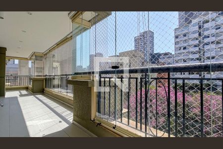 Varanda  de apartamento à venda com 3 quartos, 221m² em Vila Uberabinha, São Paulo