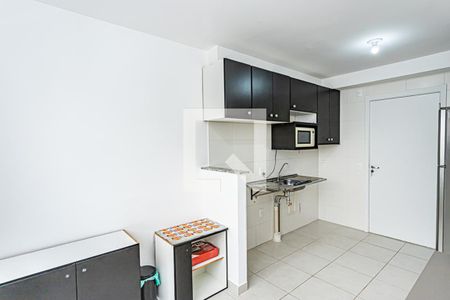 Sala, cozinha e área de serviço de apartamento para alugar com 2 quartos, 32m² em Jaraguá, São Paulo