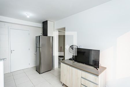 Sala, cozinha e área de serviço de apartamento para alugar com 2 quartos, 32m² em Jaraguá, São Paulo