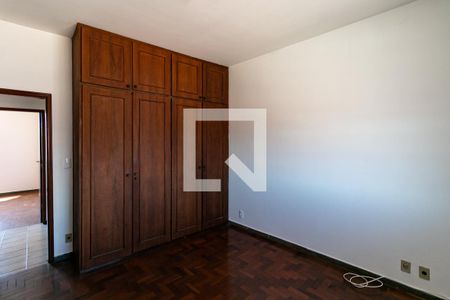 Quarto 1 de casa à venda com 3 quartos, 290m² em Santa Efigênia, Belo Horizonte