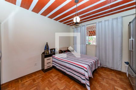 Quarto 1 de casa à venda com 3 quartos, 245m² em Carlos Prates, Belo Horizonte