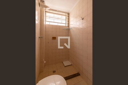 Banheiro de apartamento para alugar com 1 quarto, 55m² em Jardim Botânico, Porto Alegre