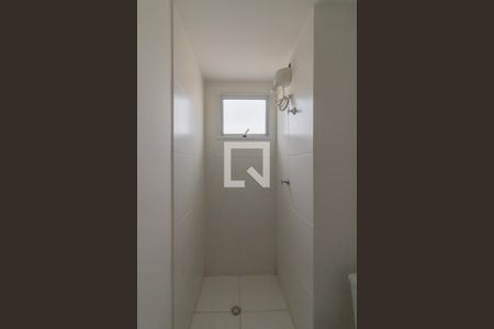 Banheiro da Suíte de apartamento para alugar com 2 quartos, 44m² em Vila das Bandeiras, Guarulhos