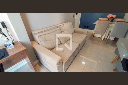 Sala de apartamento para alugar com 2 quartos, 48m² em Quitaúna, Osasco