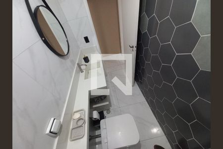 Banheiro de apartamento para alugar com 1 quarto, 71m² em Centro, São Vicente