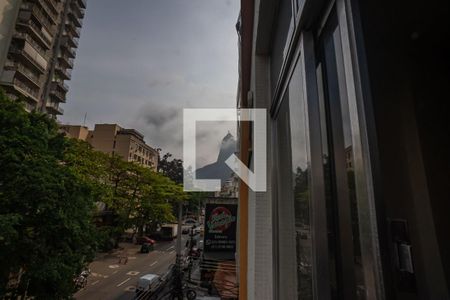 Sala vista da janela de apartamento para alugar com 2 quartos, 70m² em Botafogo, Rio de Janeiro