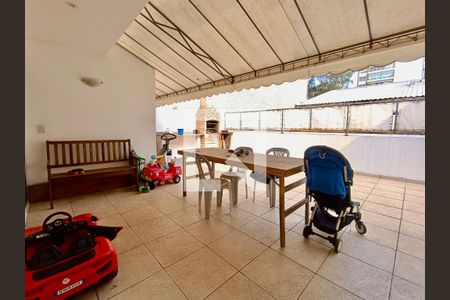 Apartamento para alugar com 144m², 4 quartos e 1 vaga Apartamento para alugar com 144m², 4 quartos e 1 vagaTerraço