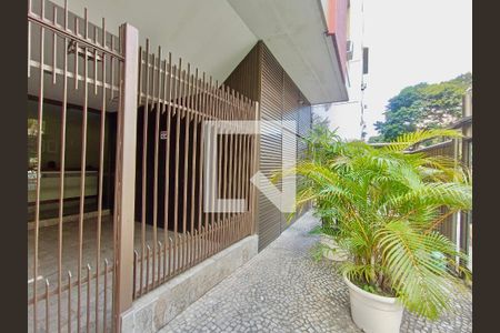 Apartamento para alugar com 144m², 4 quartos e 1 vaga Apartamento para alugar com 144m², 4 quartos e 1 vagaFachada com cartaz QA