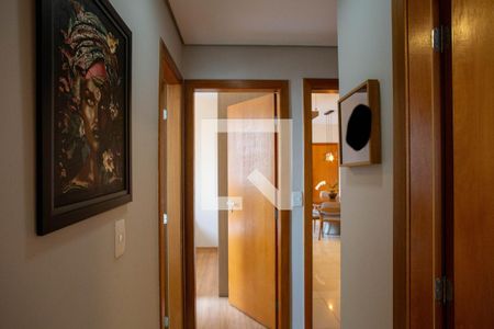 Corredor de apartamento à venda com 3 quartos, 90m² em Lourdes, Belo Horizonte