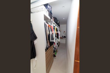 Closet da suíte 1 de casa à venda com 4 quartos, 350m² em Irajá, Rio de Janeiro