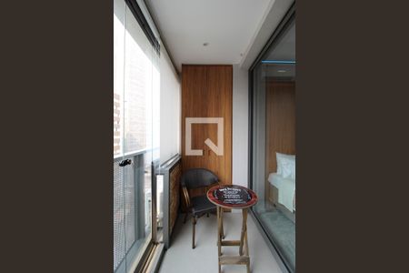 Varanda de kitnet/studio à venda com 1 quarto, 27m² em Moema, São Paulo