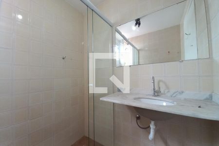 Banheiro de apartamento à venda com 1 quarto, 54m² em Centro, Campinas