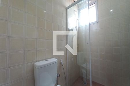 Banheiro de apartamento à venda com 1 quarto, 54m² em Centro, Campinas