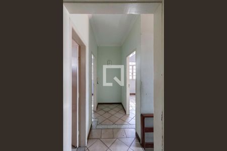 Corredor de casa para alugar com 5 quartos, 200m² em Heliópolis, Belo Horizonte