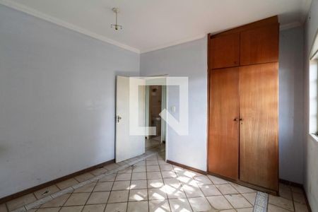 Quarto 1 de casa para alugar com 5 quartos, 200m² em Heliópolis, Belo Horizonte