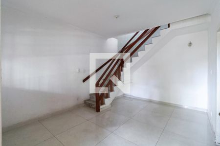 Sala de casa para alugar com 5 quartos, 200m² em Heliópolis, Belo Horizonte