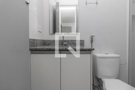 Banheiro de casa para alugar com 1 quarto, 23m² em Vila Paulistania, São Paulo