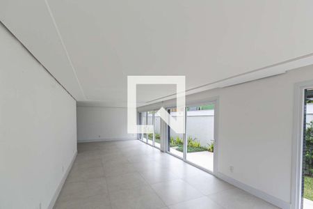 Apartamento para alugar com 3 quartos, 188m² em Vila Assunção, Porto Alegre