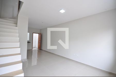 Sala de casa para alugar com 2 quartos, 54m² em Vila Mazzei, São Paulo