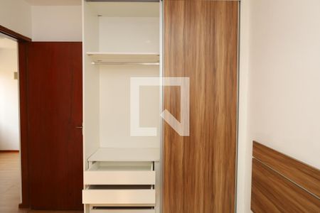 Quarto 2 de apartamento para alugar com 2 quartos, 58m² em Vila Santa Teresinha, São Paulo