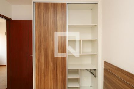 Quarto 2 de apartamento para alugar com 2 quartos, 58m² em Vila Santa Teresinha, São Paulo