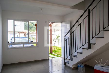 Sala de casa de condomínio à venda com 2 quartos, 81m² em Campo Novo, Porto Alegre