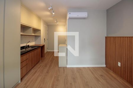 Sala / Quarto de kitnet/studio para alugar com 1 quarto, 27m² em Sumarezinho, São Paulo