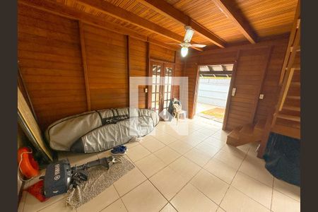 Sala de casa para alugar com 2 quartos, 110m² em São João do Rio Vermelho, Florianópolis