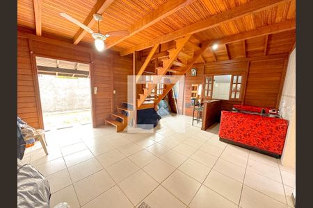 Sala de casa para alugar com 2 quartos, 110m² em São João do Rio Vermelho, Florianópolis