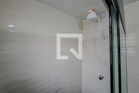 banheiro de kitnet/studio para alugar com 1 quarto, 29m² em Cambuci, São Paulo