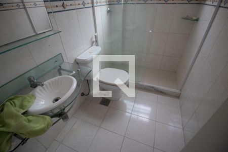 Banheiro de apartamento para alugar com 2 quartos, 65m² em Jardim Guanabara, Rio de Janeiro