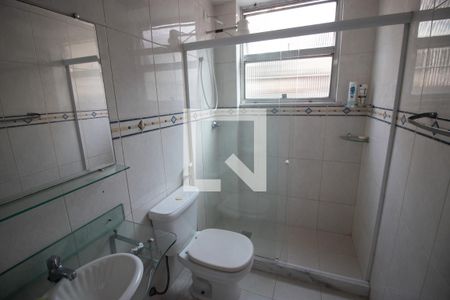 Banheiro de apartamento para alugar com 2 quartos, 65m² em Jardim Guanabara, Rio de Janeiro