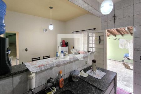 Casa à venda com 180m², 5 quartos e 1 vaga Casa à venda com 180m², 5 quartos e 1 vagaCopa e Cozinha