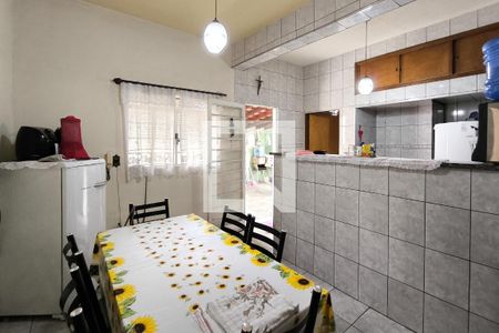 Casa à venda com 180m², 5 quartos e 1 vaga Casa à venda com 180m², 5 quartos e 1 vagaCopa e Cozinha