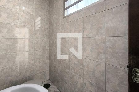 Casa à venda com 180m², 5 quartos e 1 vaga Casa à venda com 180m², 5 quartos e 1 vagaBanheiro da Suíte 2