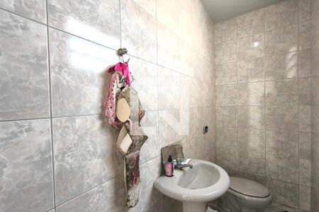 Casa à venda com 180m², 5 quartos e 1 vaga Casa à venda com 180m², 5 quartos e 1 vagaBanheiro da Suíte 2