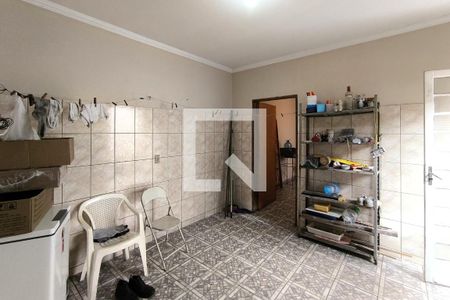 Casa à venda com 180m², 5 quartos e 1 vaga Casa à venda com 180m², 5 quartos e 1 vagaEdícula