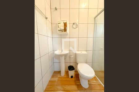 Banheiro de kitnet/studio para alugar com 1 quarto, 24m² em São João do Rio Vermelho, Florianópolis