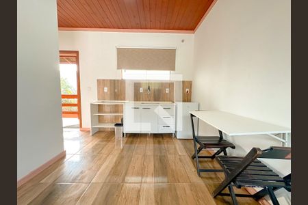 Sala/Quarto de kitnet/studio para alugar com 1 quarto, 24m² em São João do Rio Vermelho, Florianópolis