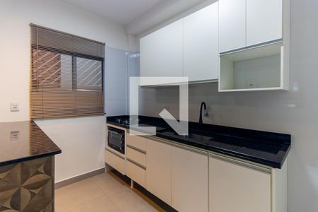 Cozinha de casa de condomínio para alugar com 2 quartos, 55m² em Vila Ema, São Paulo