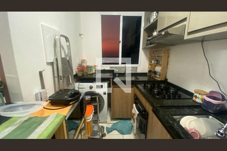 Cozinha de apartamento para alugar com 2 quartos, 48m² em Palmeiras, Belo Horizonte