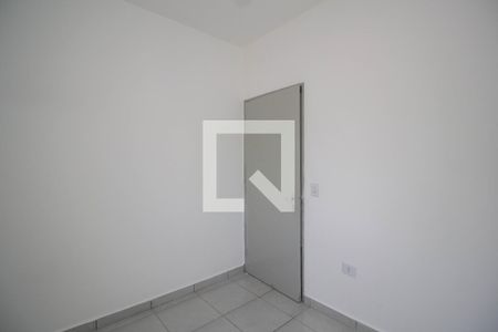 Quarto 1 de casa para alugar com 1 quarto, 40m² em Vila Guedes, São Paulo